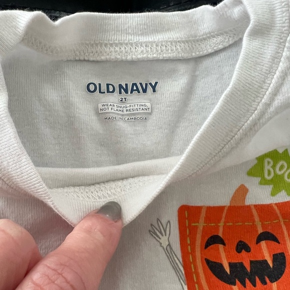 Old Navy Halloween Pajama Sets in 2T - Picture 4 of 4
